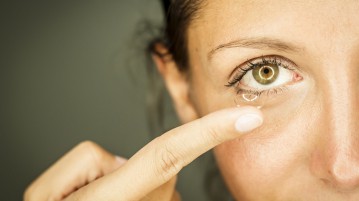 wearing contact lenses for the first time