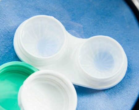 How to Wear Contact Lenses Safely