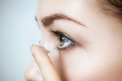 women-putting-contact-lenses-in-eye