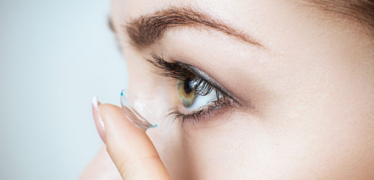 women-putting-contact-lenses-in-eye