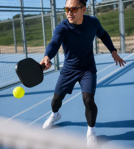 Best Sunglasses for Pickleball & Tennis: Lens Tints, Wrap Fit, and No‑Slip Comfort for Bright Courts